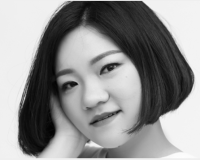 周婕 照片