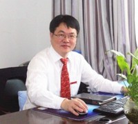 何东 照片