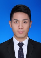 柏栋予 照片