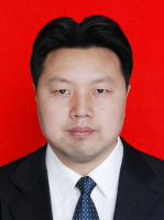 苟本富 照片