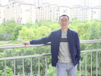吕晓 照片