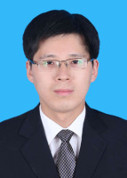 严宏 照片