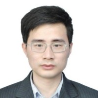 何强 照片