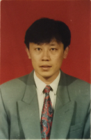 包喜利 照片