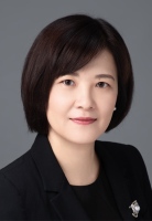 杨洁云 照片
