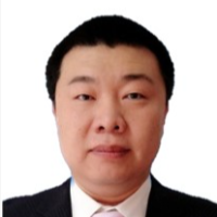 吕东 照片