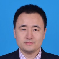 于龙 照片
