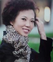 杨异 照片