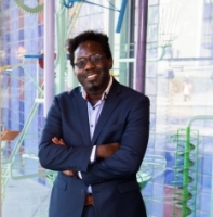 Deji Akinwande 照片