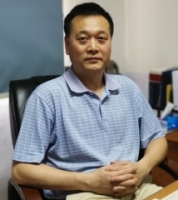 邓艾东 照片
