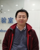 沈弘 照片