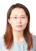 李梅 照片