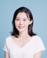 曹纬倩 照片