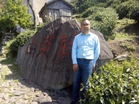 勉卫忠 照片