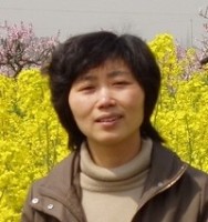 黄芳 照片