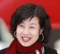 吕红 照片