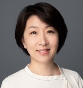 吕宁 照片