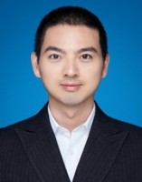 吕雷 照片