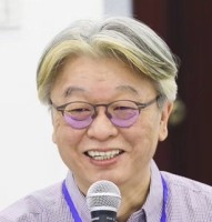 吴震 照片