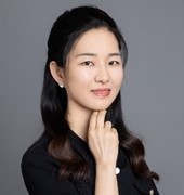 熊曼 照片