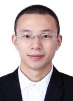 何理 照片