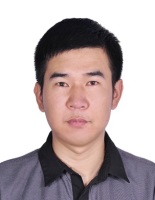 梁鹏 照片