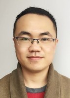 梁伟 照片