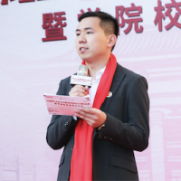 张晓君 照片