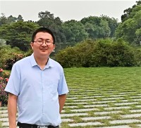 张艺 照片