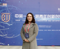 董健苗 照片