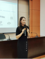 胡丽 照片