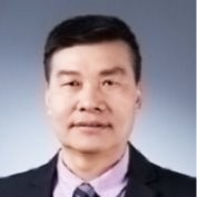 艾明要 照片