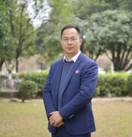 卢俞成 照片