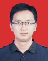 李腾 照片