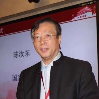 陈汝东 照片