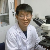 邓振华 照片