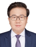朱辉 照片
