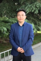 黄宇 照片