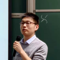 梅华龙 照片