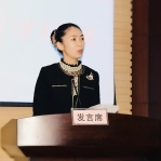 向东 照片
