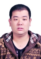 石震 照片